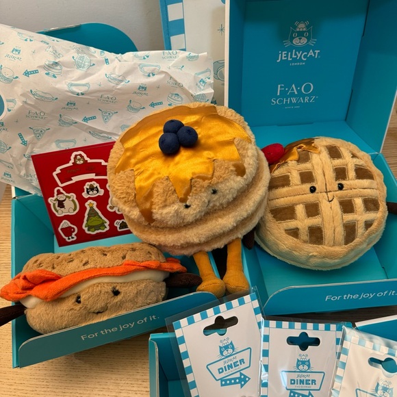 FAO Schwarz NYC Breakfast Plush Set- Pancake Waffle Bagel NWT with MENU - Picture 8 of 14